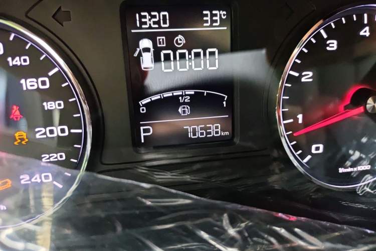 Used Roewe RX5 2018 20T Two-Wheel Drive Automatic Internet Smart Edition Odometer Close Up