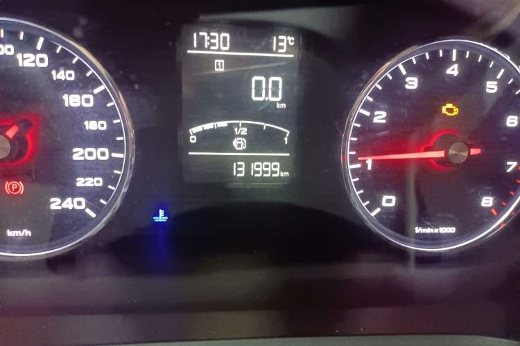 Used Roewe RX5 2018 20T Two-Wheel Drive Manual Internet Smart Edition Odometer Close Up