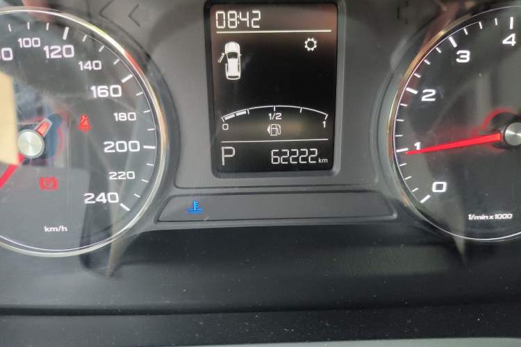 Used Roewe RX5 2018 20T Two-Wheel Drive Automatic Flagship Edition Odometer Close Up