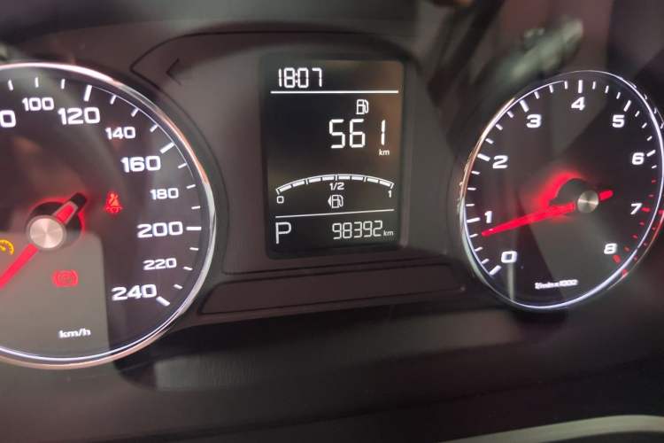 Used Roewe RX5 2018 20T Two-Wheel Drive Automatic Flagship Edition Odometer Close Up