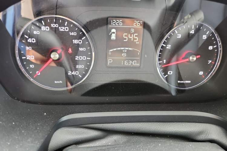 Used Roewe RX5 2018 20T Two-Wheel Drive Automatic Internet Smart Edition Odometer Close Up