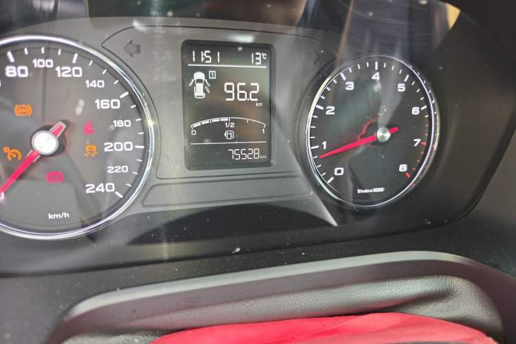 Used Roewe RX5 2018 20T Two-Wheel Drive Manual Internet Elite Edition Odometer Close Up