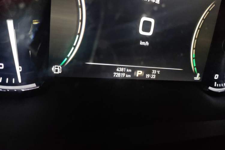 Used Roewe RX5 2018 20T Two-Wheel Drive Automatic Internet Smart Luxury Edition Odometer Close Up
