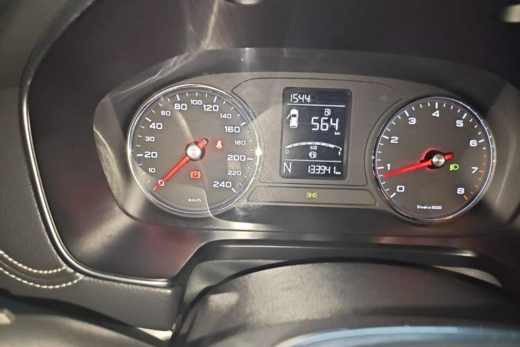 Used Roewe RX5 2018 20T Two-Wheel Drive Automatic Flagship Edition Odometer Close Up