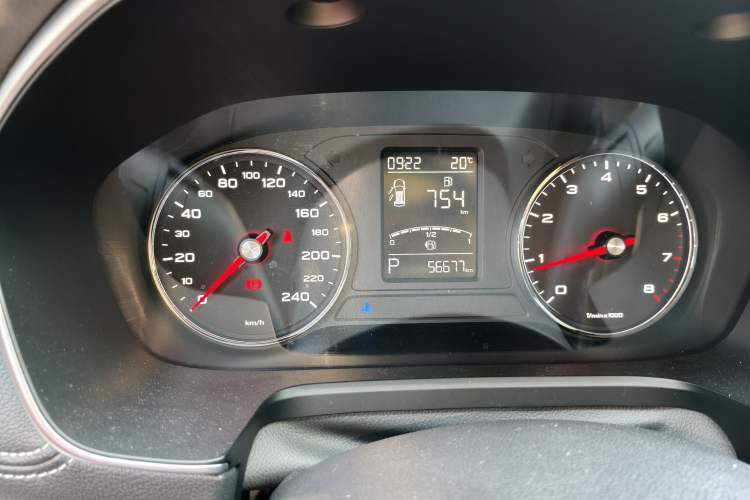 Used Roewe RX5 2018 20T Two-Wheel Drive Automatic Internet Smart Edition Odometer Close Up