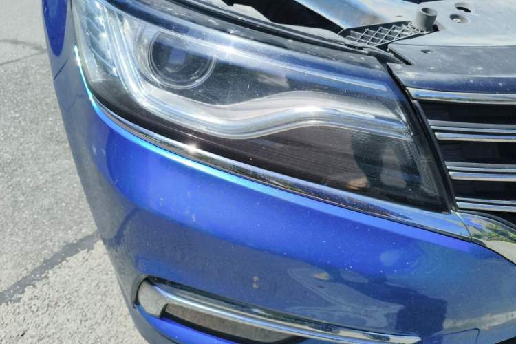 Used Roewe RX5 2018 20T Two-Wheel Drive Manual Internet Smart Edition Right Front Headlight