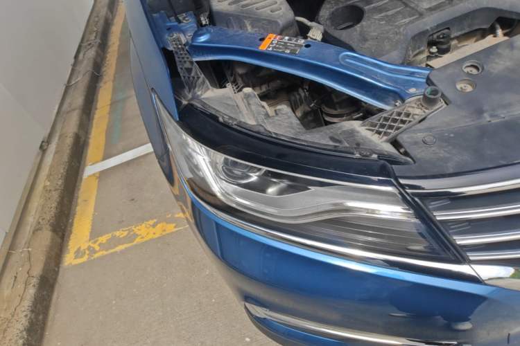 Used Roewe RX5 2018 20T Two-Wheel Drive Manual Flagship Edition Right Front Headlight