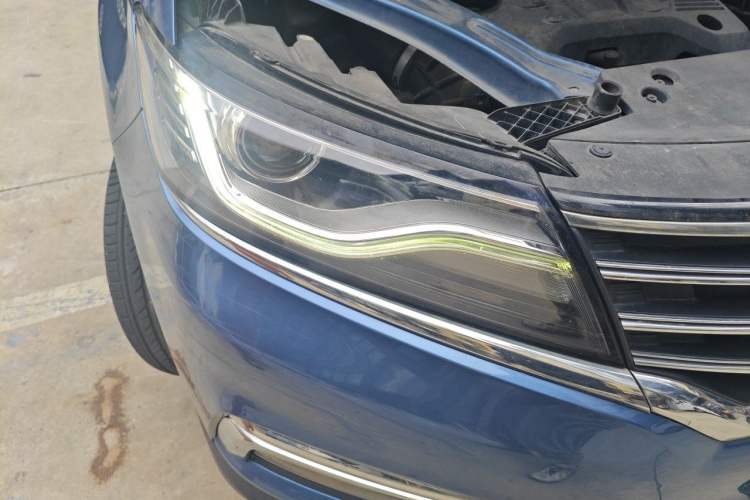 Used Roewe RX5 2018 20T Two-Wheel Drive Automatic Internet Smart Edition Right Front Headlight