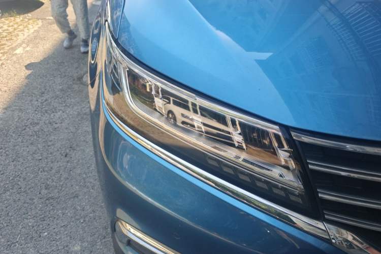 Used Roewe RX5 2018 20T Two-Wheel Drive Automatic Internet Smart Luxury Edition Right Front Headlight