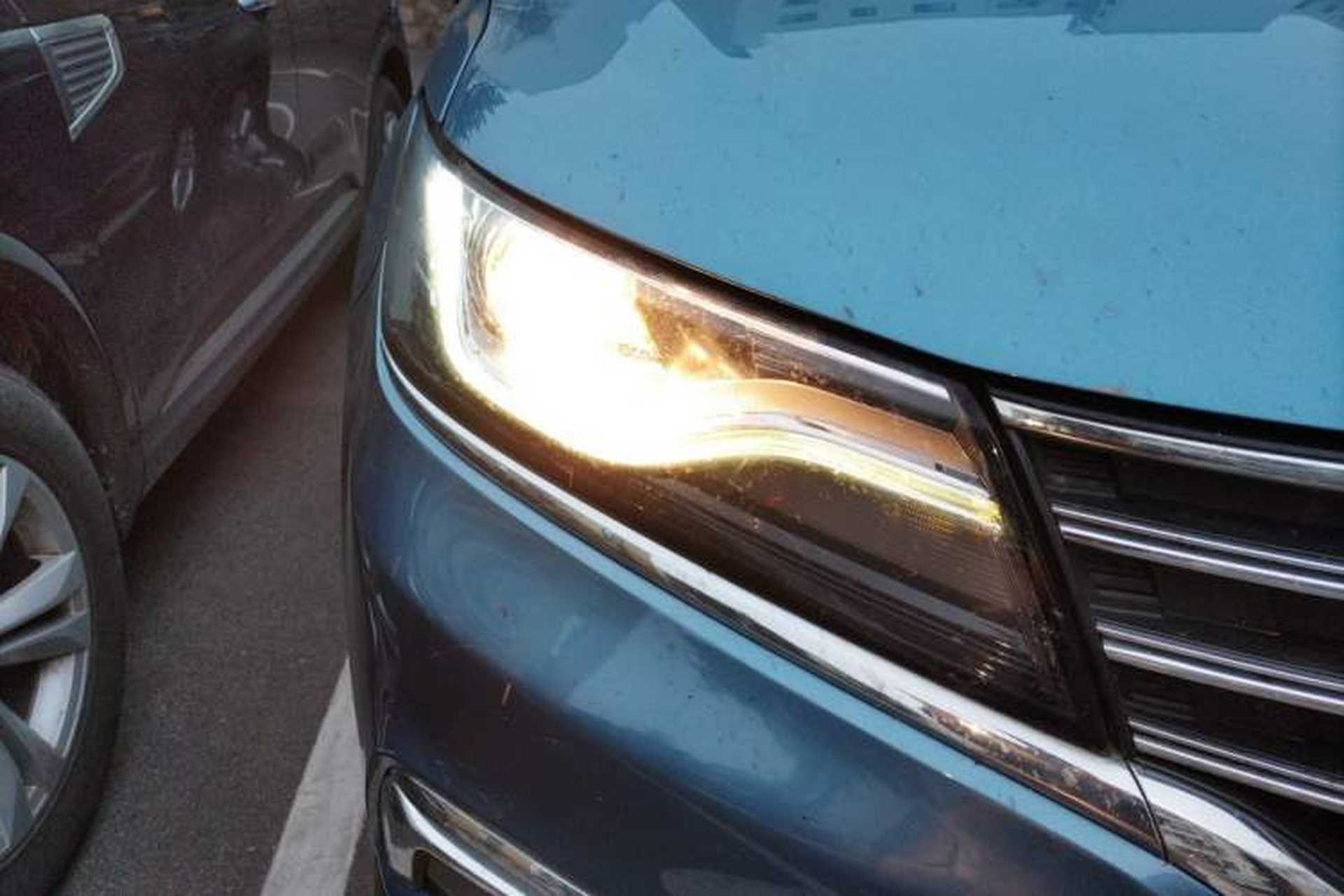 Used Roewe RX5 2018 20T Two-Wheel Drive Automatic Flagship Edition Right Front Headlight