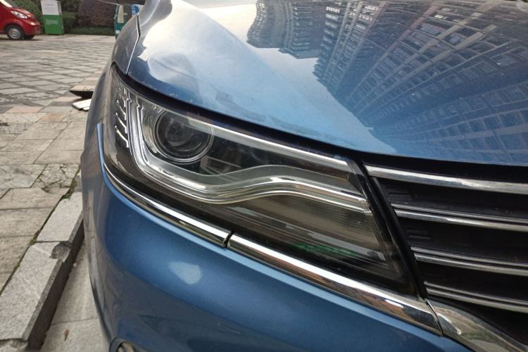 Used Roewe RX5 2018 20T Two-Wheel Drive Manual Internet Smart Edition Right Front Headlight