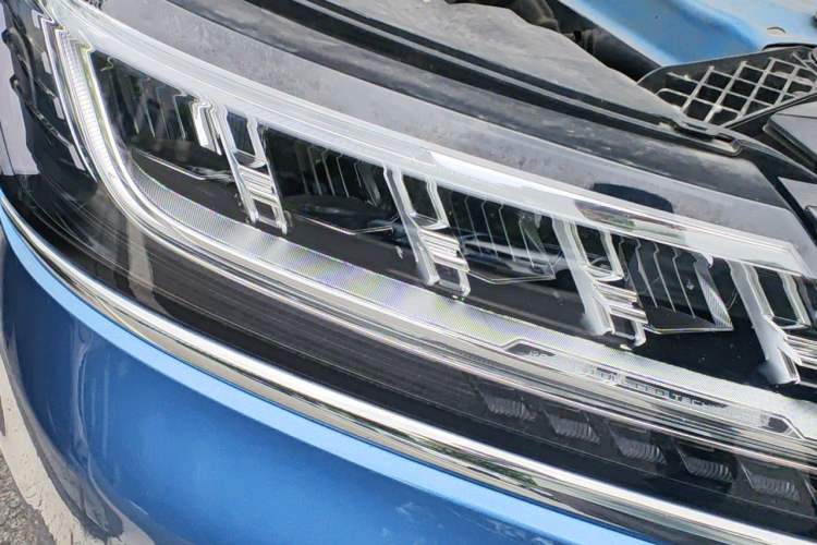 Used Roewe RX5 2018 20T Two-Wheel Drive Automatic Internet Smart Luxury Edition Right Front Headlight