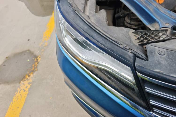 Used Roewe RX5 2018 20T Two-Wheel Drive Manual Flagship Edition Right Front Headlight