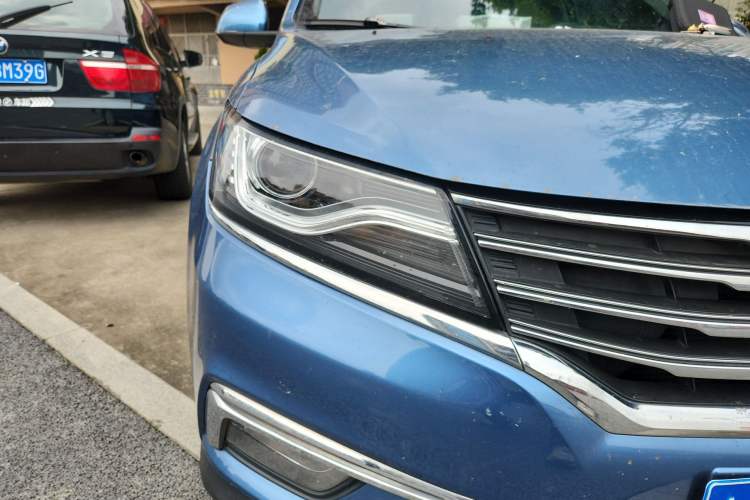Used Roewe RX5 2018 20T Two-Wheel Drive Automatic Internet Smart Edition Right Front Headlight