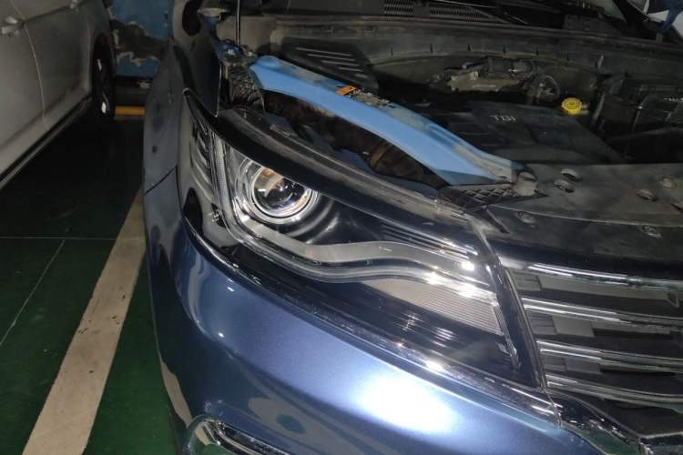 Used Roewe RX5 2018 20T Two-Wheel Drive Automatic Internet Smart Edition Right Front Headlight