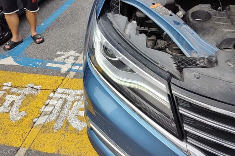 Used Roewe RX5 2018 20T Two-Wheel Drive Automatic Flagship Edition Right Front Headlight