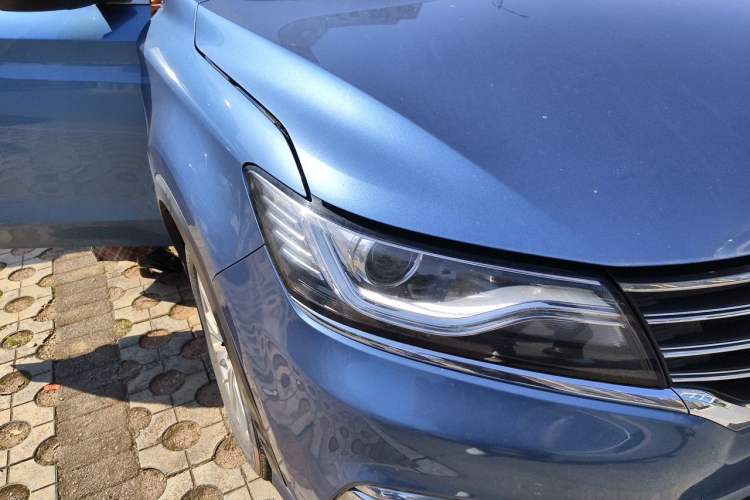 Used Roewe RX5 2018 20T Two-Wheel Drive Automatic Internet Smart Edition Right Front Headlight