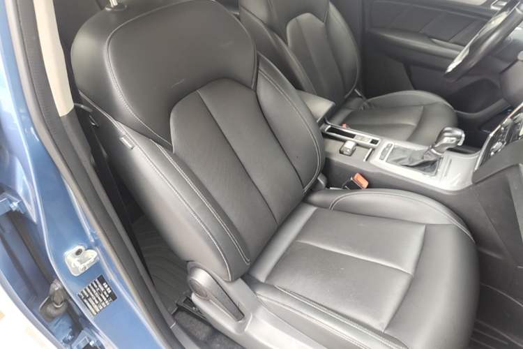 Used Roewe RX5 2018 20T Two-Wheel Drive Automatic Flagship Edition Right Front Seat