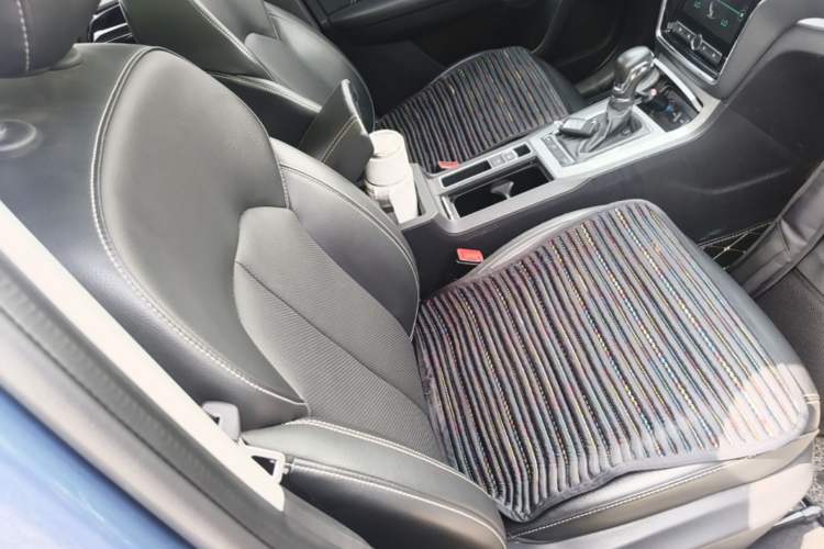 Used Roewe RX5 2018 20T Two-Wheel Drive Automatic Internet Smart Edition Right Front Seat