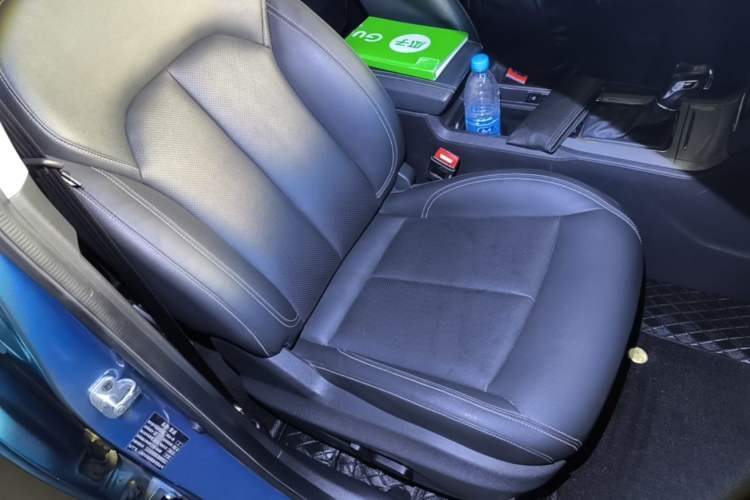Used Roewe RX5 2018 20T Two-Wheel Drive Automatic Internet Smart Luxury Edition Right Front Seat