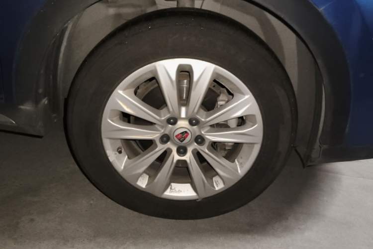 Used Roewe RX5 2018 20T Two-Wheel Drive Automatic Internet Smart Edition Right Front Wheel Hub