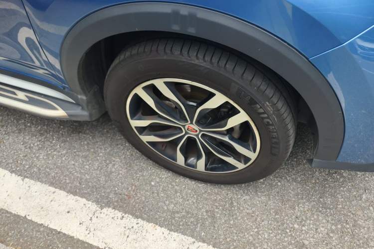 Used Roewe RX5 2018 20T Two-Wheel Drive Automatic Internet Smart Luxury Edition Right Front Wheel Hub