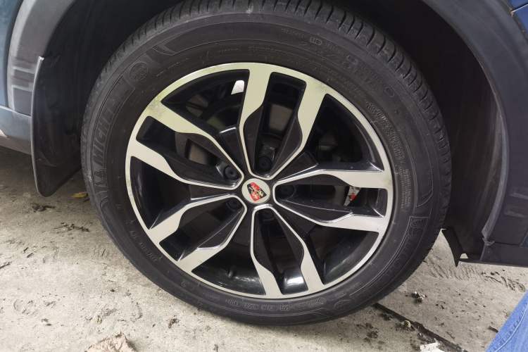 Used Roewe RX5 2018 20T Two-Wheel Drive Automatic Internet Smart Luxury Edition Right Front Wheel Hub