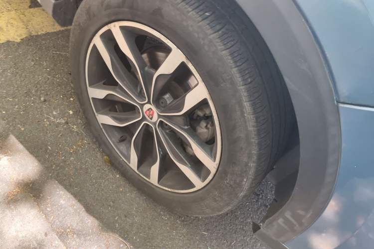 Used Roewe RX5 2018 20T Two-Wheel Drive Manual Internet Smart Edition Right Front Wheel Hub