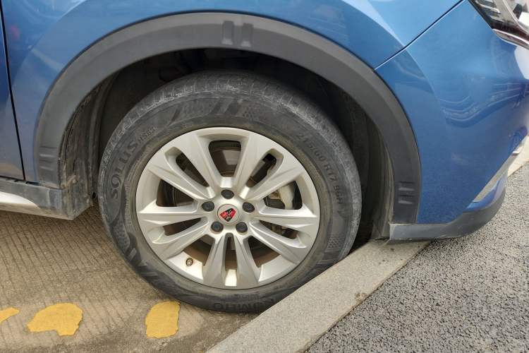 Used Roewe RX5 2018 20T Two-Wheel Drive Automatic Internet Smart Edition Right Front Wheel Hub