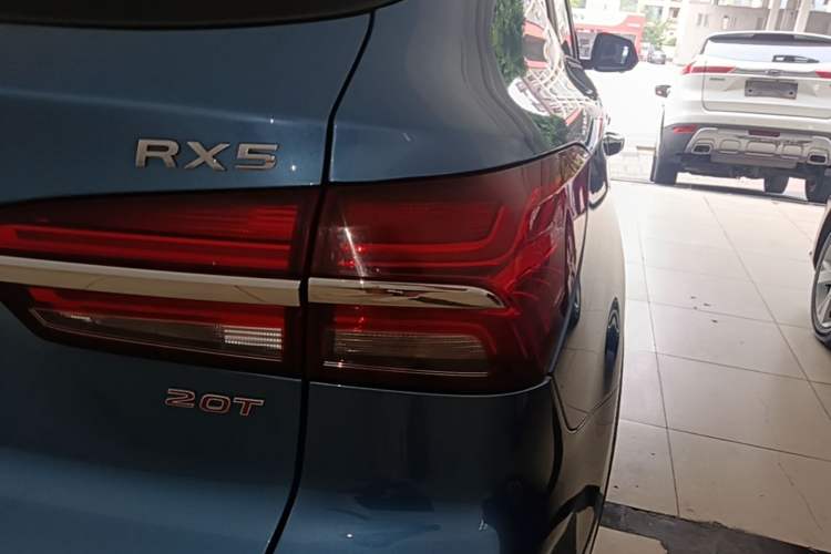 Used Roewe RX5 2018 20T Two-Wheel Drive Automatic Internet Smart Luxury Edition Right Rear Taillight