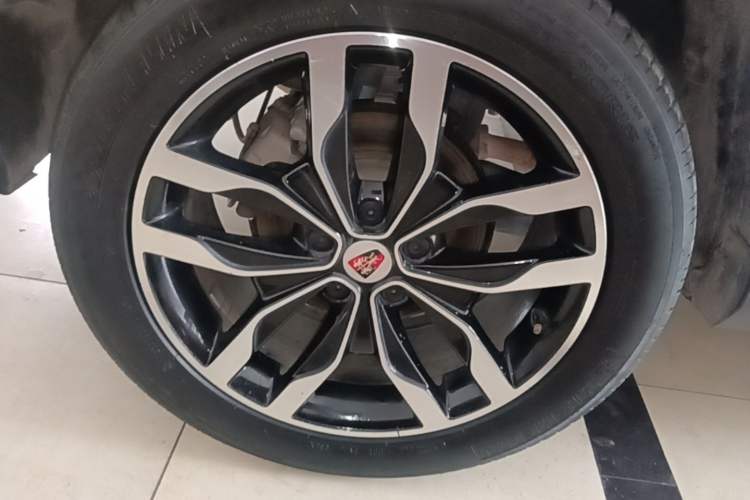 Used Roewe RX5 2018 20T Two-Wheel Drive Automatic Internet Smart Luxury Edition Right Rear Wheel Hub