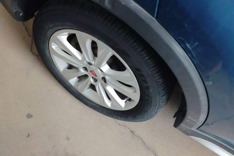 Used Roewe RX5 2018 20T Two-Wheel Drive Automatic Internet Smart Edition Right Rear Wheel Hub