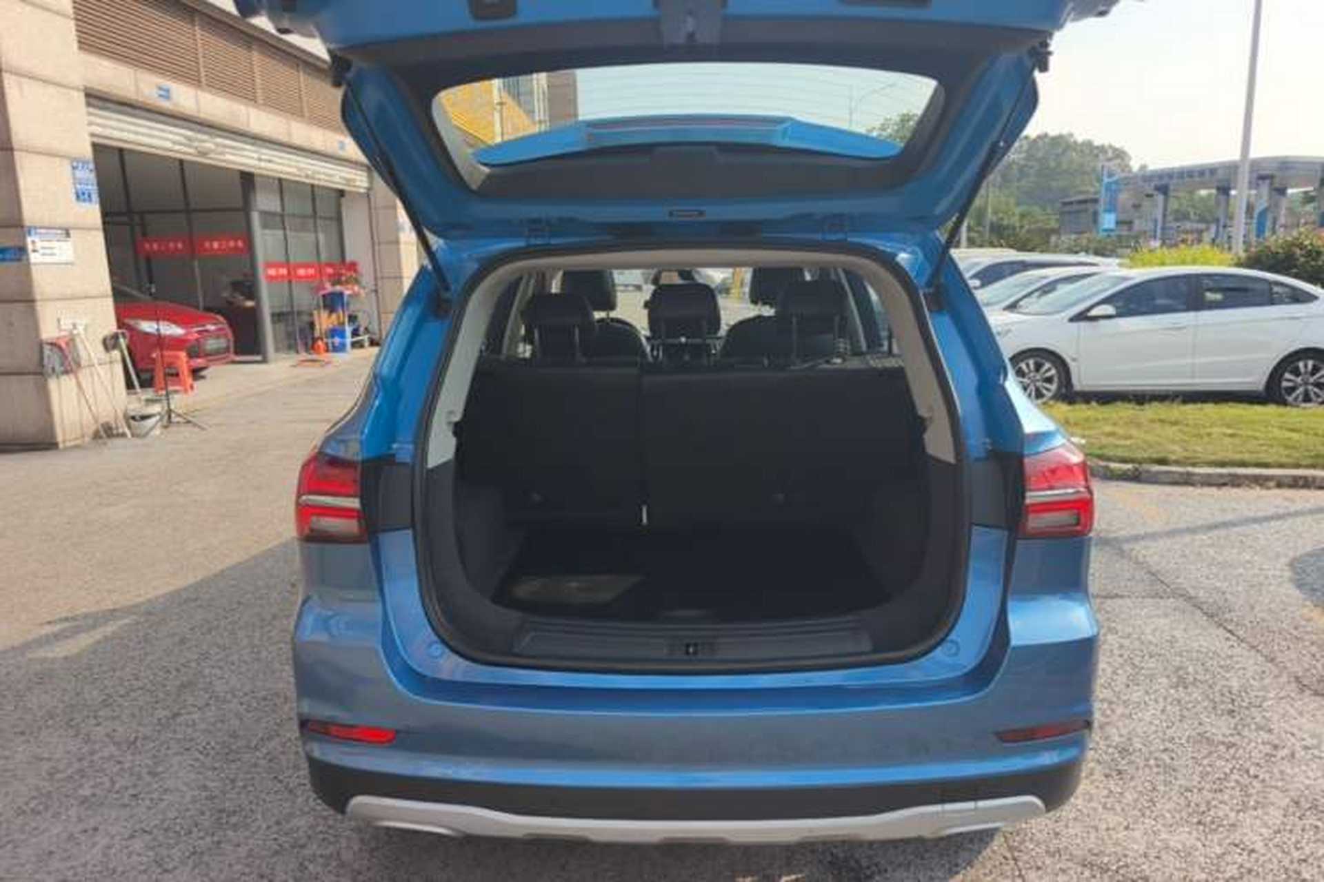 Used Roewe RX5 2018 20T Two-Wheel Drive Manual Internet Smart Edition Trunk