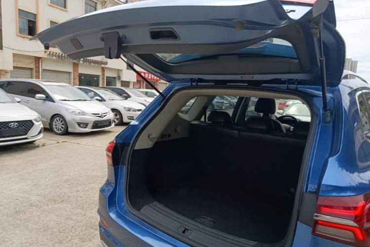 Used Roewe RX5 2018 20T Two-Wheel Drive Manual Flagship Edition Trunk