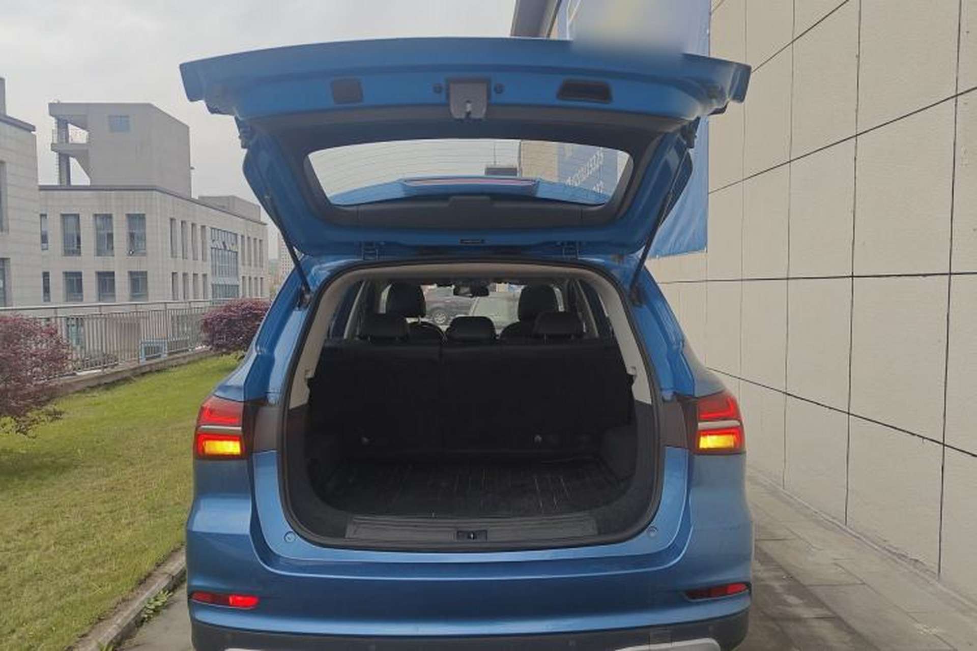 Used Roewe RX5 2018 20T Two-Wheel Drive Automatic Flagship Edition Trunk