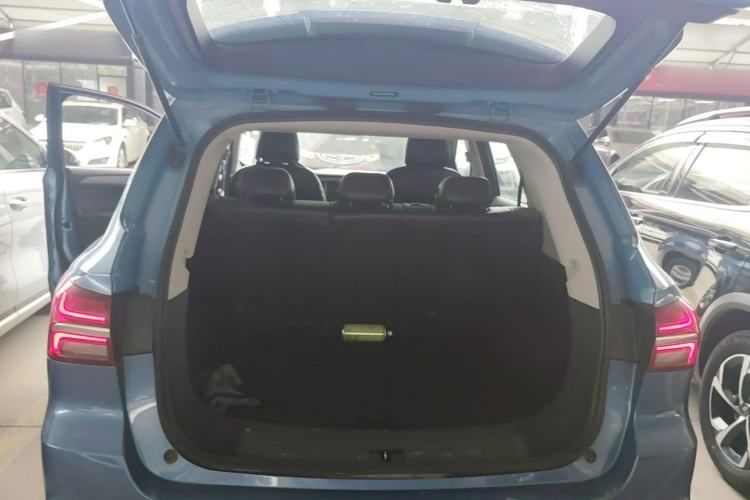 Used Roewe RX5 2018 20T Two-Wheel Drive Automatic Internet Smart Edition Trunk