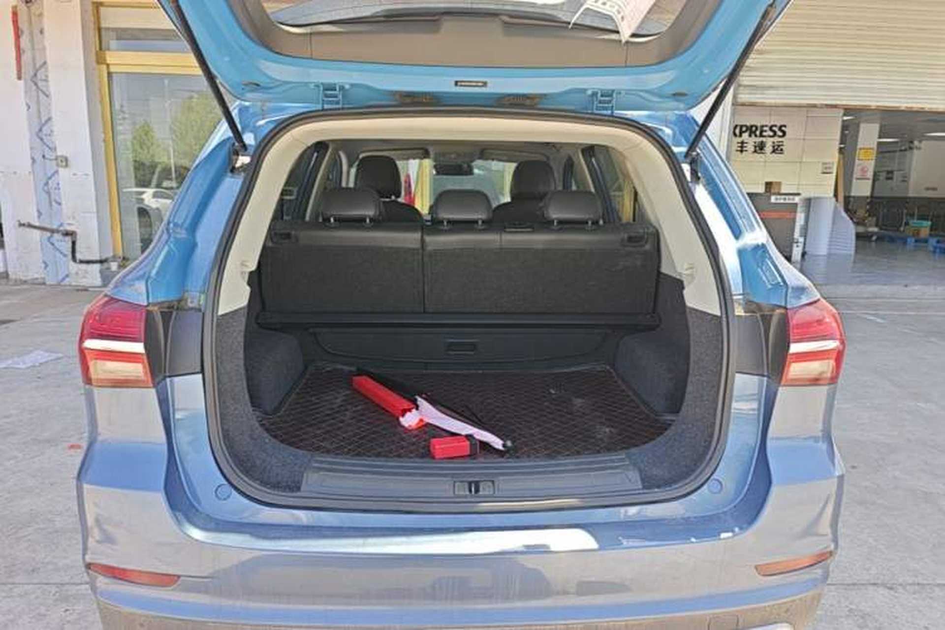 Used Roewe RX5 2018 20T Two-Wheel Drive Automatic Internet Smart Edition Trunk