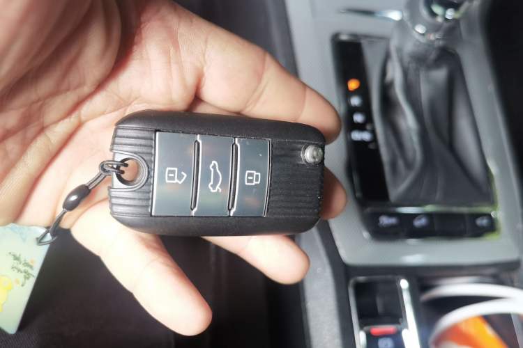 Used Roewe RX5 2018 20T Two-Wheel Drive Automatic Internet Smart Luxury Edition Vehicle Key