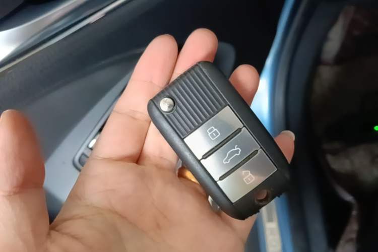 Used Roewe RX5 2018 20T Two-Wheel Drive Automatic Internet Smart Luxury Edition Vehicle Key