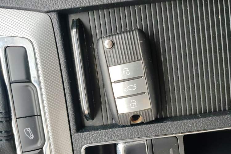 Used Roewe RX5 2018 20T Two-Wheel Drive Automatic Internet Smart Edition Vehicle Key