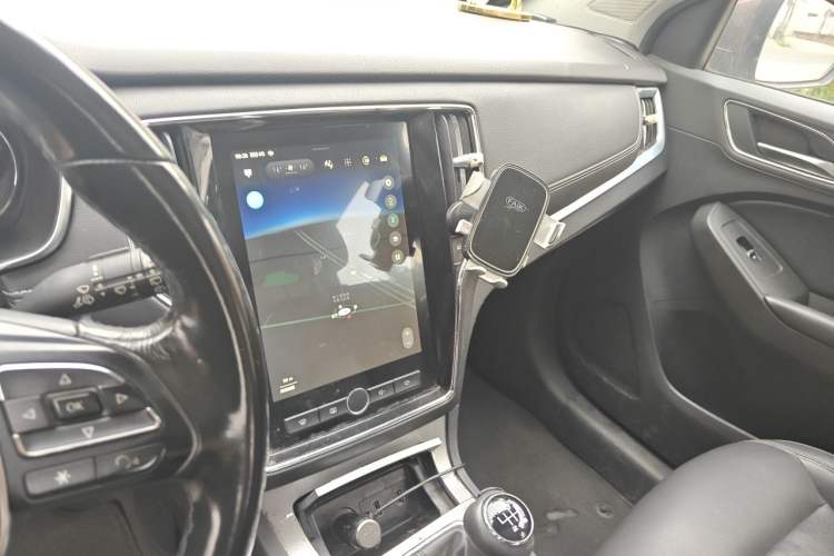Used Roewe RX5 2018 20T Two-Wheel Drive Manual Internet Elite Edition Audio And AC Panel
