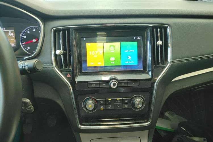 Used Roewe RX5 2018 20T Two-Wheel Drive Manual Flagship Edition Audio And AC Panel
