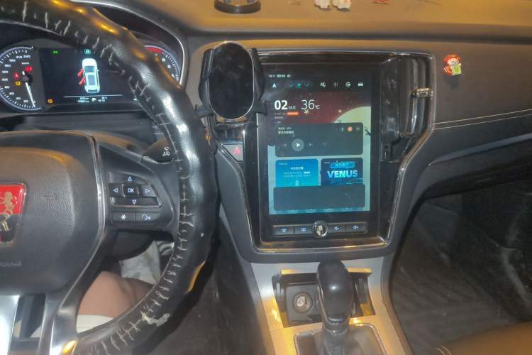 Used Roewe RX5 2018 20T Two-Wheel Drive Automatic Internet Smart Luxury Edition Audio And AC Panel