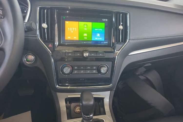 Used Roewe RX5 2018 20T Two-Wheel Drive Automatic Flagship Edition Audio And AC Panel