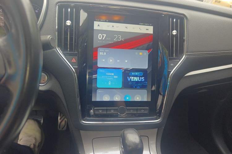 Used Roewe RX5 2018 20T Two-Wheel Drive Automatic Internet Smart Edition Audio And AC Panel