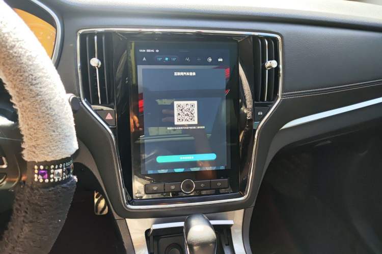 Used Roewe RX5 2018 20T Two-Wheel Drive Automatic Internet Smart Luxury Edition Audio And AC Panel