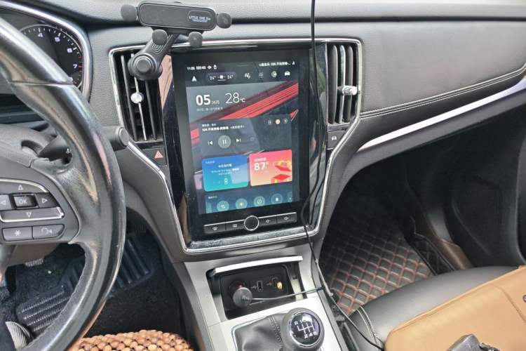 Used Roewe RX5 2018 20T Two-Wheel Drive Manual Internet Smart Edition Audio And AC Panel