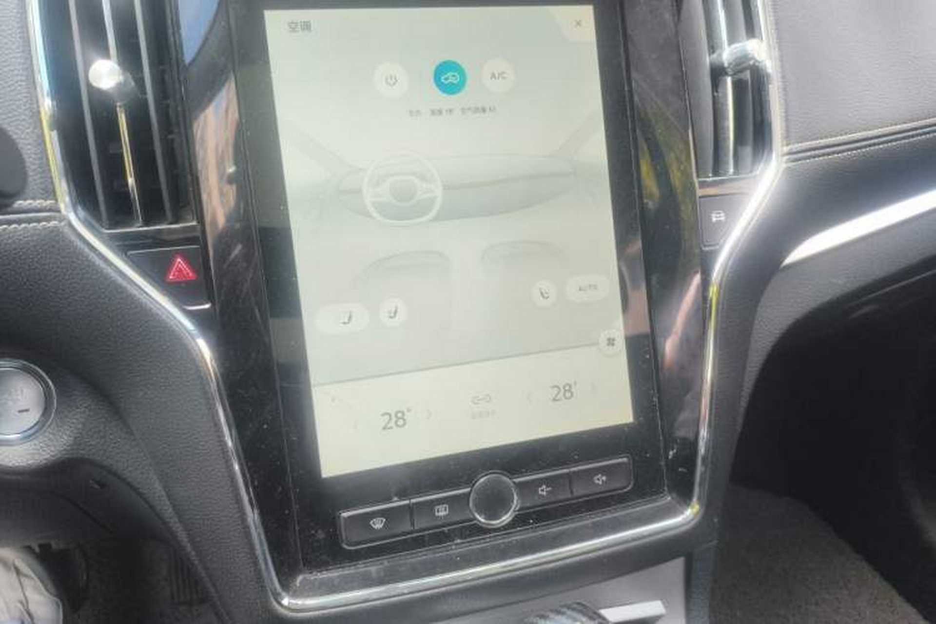 Used Roewe RX5 2018 20T Two-Wheel Drive Automatic Internet Smart Edition Audio And AC Panel