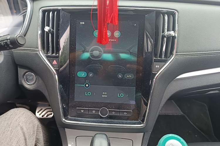 Used Roewe RX5 2018 20T Two-Wheel Drive Automatic Internet Smart Luxury Edition Audio And AC Panel