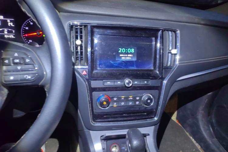 Used Roewe RX5 2018 20T Two-Wheel Drive Automatic Flagship Edition Audio And AC Panel